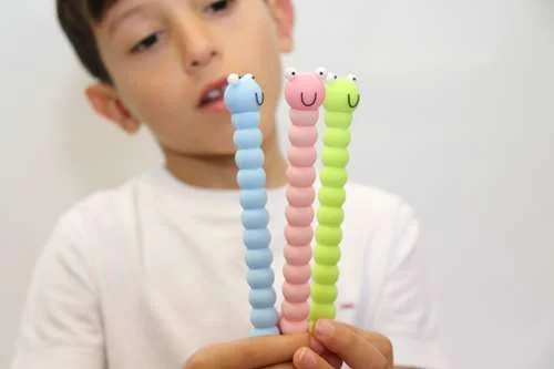Bolígrafo – Oruga. Colores surtidos. - Imagen 3
